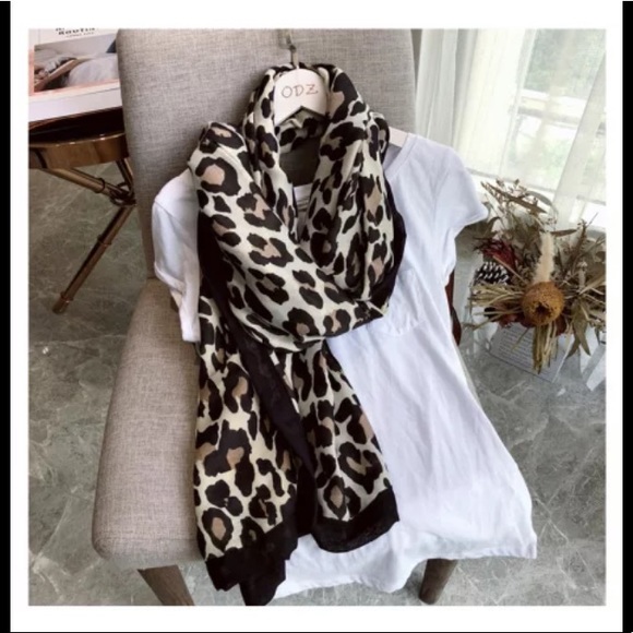 New! Large Animal Print Scarf - Picture 3 of 11
